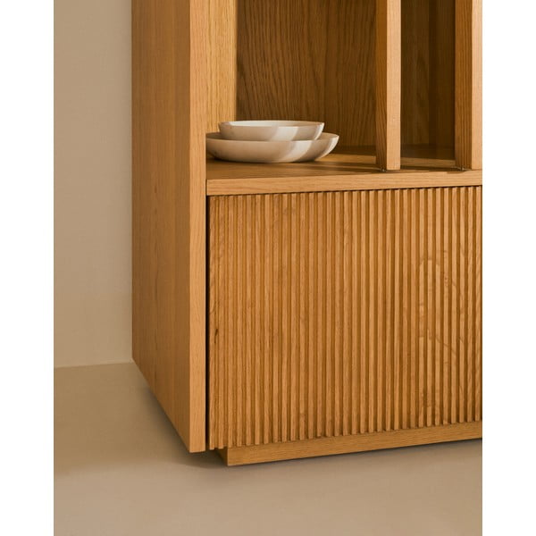 Natūralios spalvos vitrina iš ąžuolo su stumdomomis durimis 100x174x40 cm Helvine – Kave Home-image-4