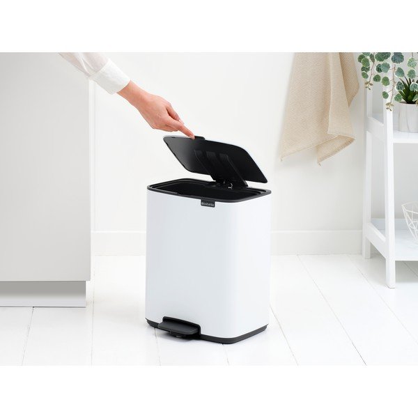Baltos spalvos šiukšliadėžė iš plieno su pedalu 12 l Bo – Brabantia-image-1