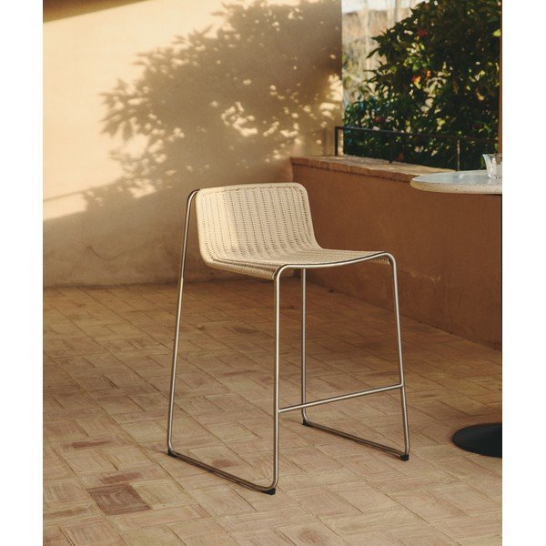 Smėlio spalvos metalinė sodo baro taburetė Tavari – Kave Home-image-2