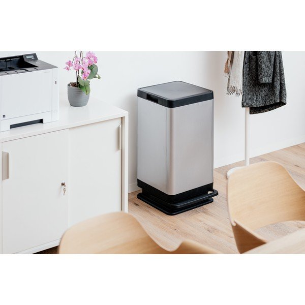 Sidabrinės spalvos iš plastiko šiukšliadėžė su pedalu 80 l Tokyo – DEA HOME-image-1