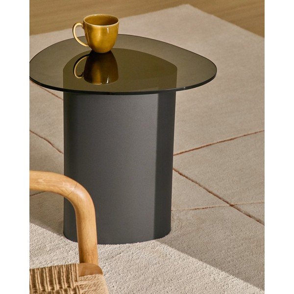 Šoninis stalas su stikliniu stalviršiu 47x48 cm Olir – Kave Home-image-1