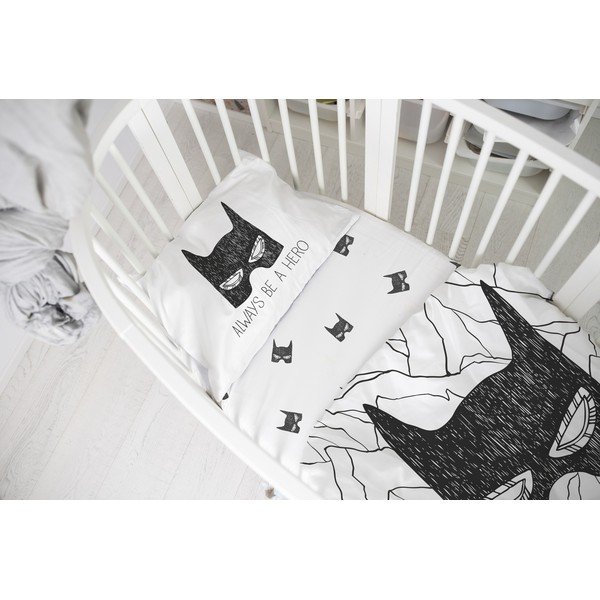 Juodos ir baltos spalvos iš satino medvilnės vaikų patalynė vaikiškai lovai su guma 60x120 cm Be a Hero – Butter Kings-image-1