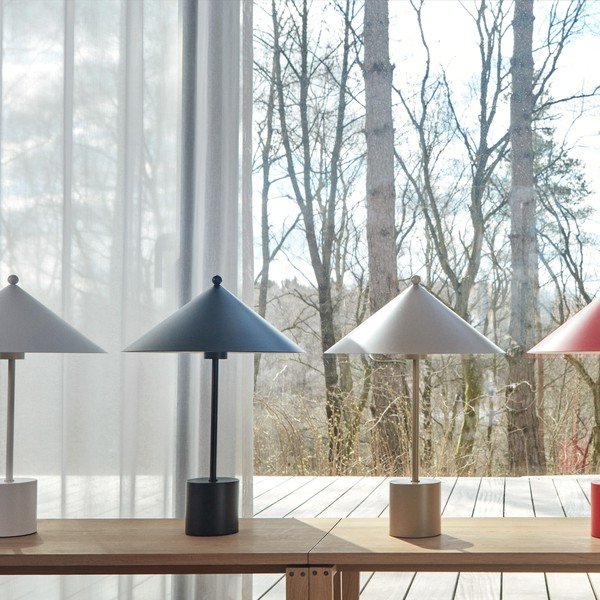 Raudonos spalvos iš metalo stalinis šviestuvas (aukštis 50 cm) Kasa – OYOY Living Design-image-3