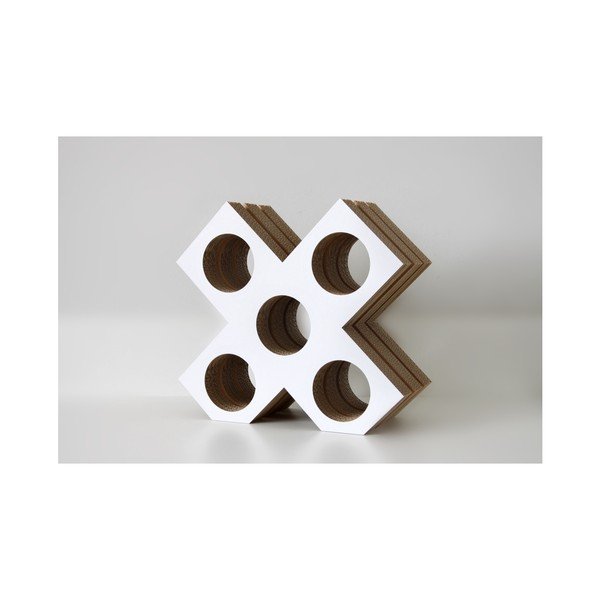 Raudonas pirmosios pagalbos rinkinys ir vyno spintelė-image-1