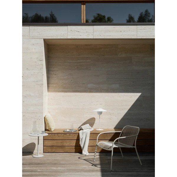 Šviesiai pilkos spalvos metalinis sodo krėslas Yua Wire – Blomus-image-1