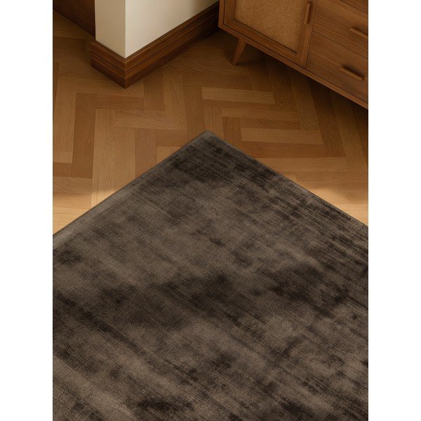 Rankų darbo rudos spalvos iš viskozės kilimas 80x150 cm Noemi – Vikosa-image-4
