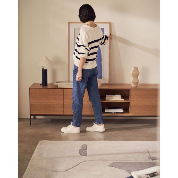 TV spintelė natūralios spalvos iš riešutmedžio 195x55 cm Vedrana – Kave Home-image-1