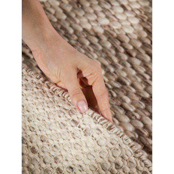 Rankų darbo smėlio spalvos/natūralios spalvos iš vilnos apvalios formos kilimas ø 200 cm Lyon Beans – Elle Decoration-image-3