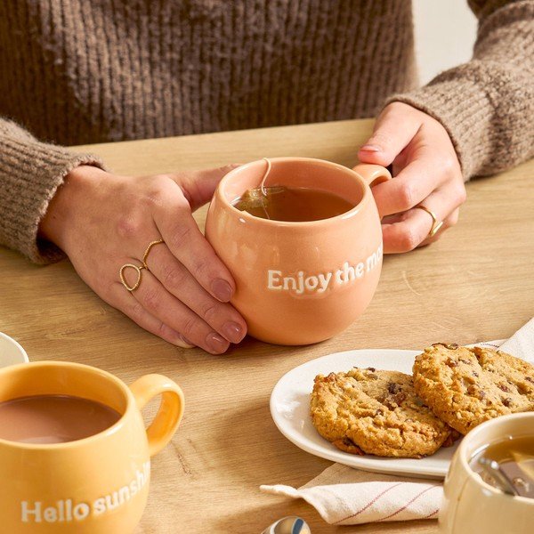 Rožinės spalvos iš molio puodelis 420 ml Muggies – Salt&Pepper-image-1