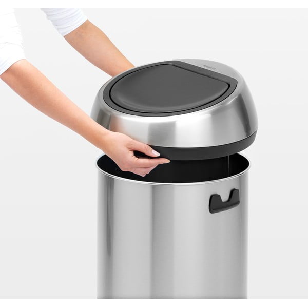 Iš plieno galima atidaryti palietus šiukšliadėžė matinės sidabrinės spalvos 60 l Touch Bin – Brabantia-image-4