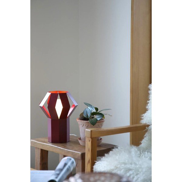 Raudonos spalvos iš metalo stalinis šviestuvas (aukštis 27 cm) su metaliniu gaubtu Octa – Markslöjd-image-1