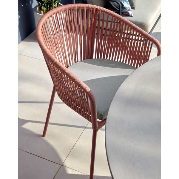 Terakotos spalvos metalinė/paminkštinto audinio sodo kėdė Yanet – Kave Home-image-4