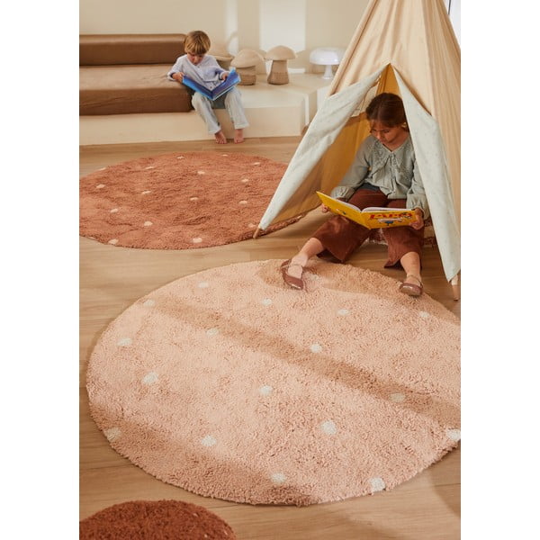 Skalbiamas/rankų darbo iš medvilnės vaikiškas kilimas šviesiai rožinės spalvos ø140 cm Round Dot Rose – Lorena Canals-image-3