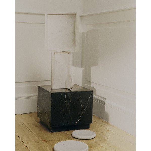 Iš marmuro dekoratyvinis padėklas 35x35 cm Serela – Kave Home-image-2