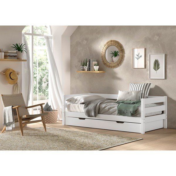 Baltos spalvos ištraukiama iš pušies masyvo vaikiška lova su lovos grotelėmis 90x200 cm Margrit – Vipack-image-1