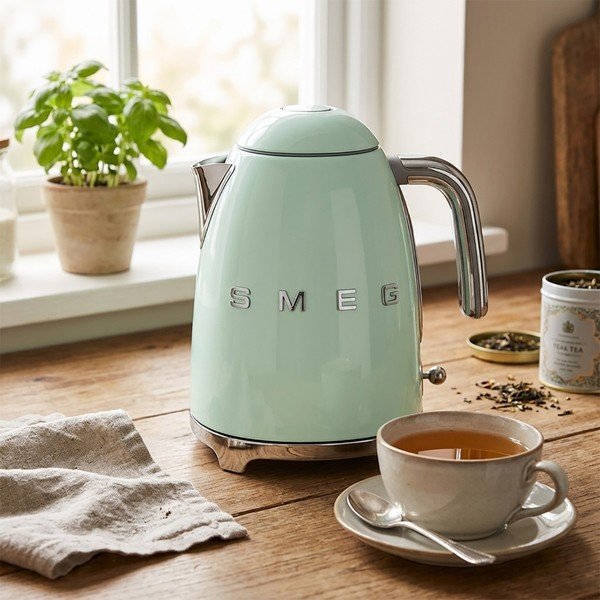 Šviesiai žalios spalvos virdulys 1,7 l 50's Retro Style – SMEG-image-1
