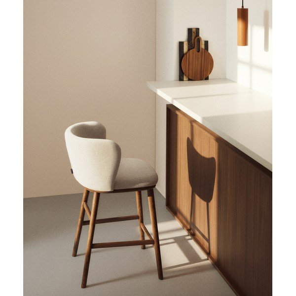 Smėlio spalvos iš audinio baro taburetė (sėdynės aukštis 65 cm) Ciselia – Kave Home-image-1