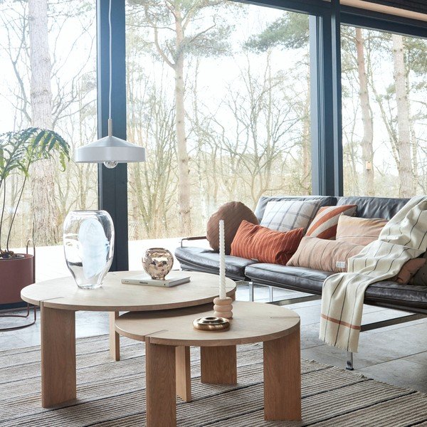 Natūralios spalvos iš ąžuolo masyvo apvalios formos kavos staliukas ø 65 cm Oy – OYOY Living Design-image-1