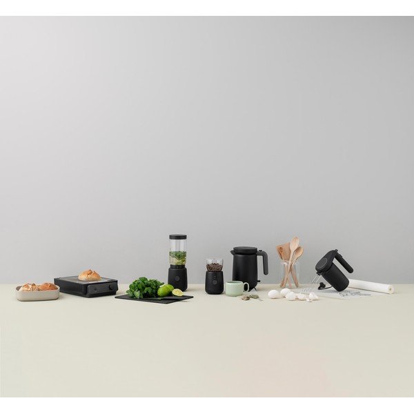 Juodos spalvos iš plastiko virdulys 1 l Foodie – RIG-TIG-image-3