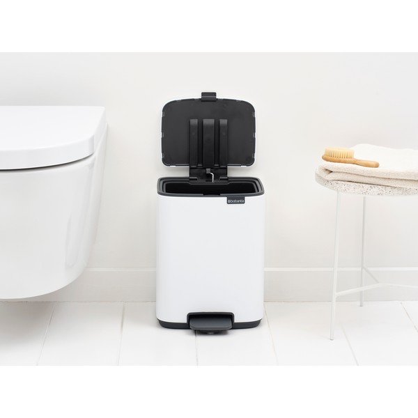 Baltos spalvos šiukšliadėžė iš plieno su pedalu 7 l Bo – Brabantia-image-1