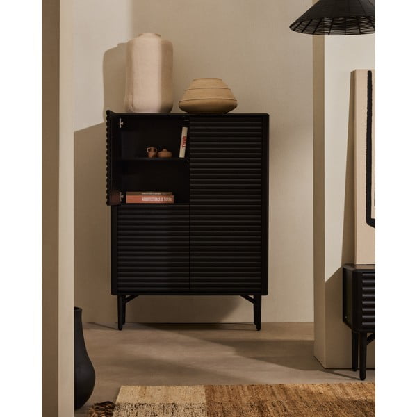 Juodos spalvos spintelė iš ąžuolo 104,5x144x40 cm Lenon – Kave Home-image-1