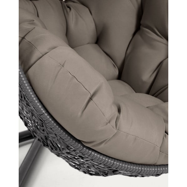 Sodo pakabinamas krėslas tamsiai pilkos spalvos dirbtinis rotangas Florina – Kave Home-image-4