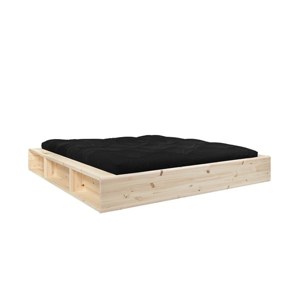 Dvigulė lova iš medienos masyvo su juodu futonu Comfort Karup Design Ziggy, 140 x 200 cm