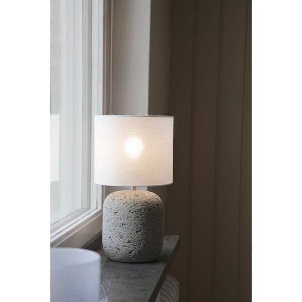 Pilkos spalvos stalinis šviestuvas (aukštis 33 cm) su tekstiliniu gaubtu Montagna – Markslöjd-image-1