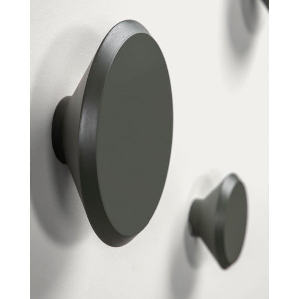 Sieniniai pilkai žalios spalvos iš medienos kabliai 3 vnt. Nadua – Kave Home-image-4