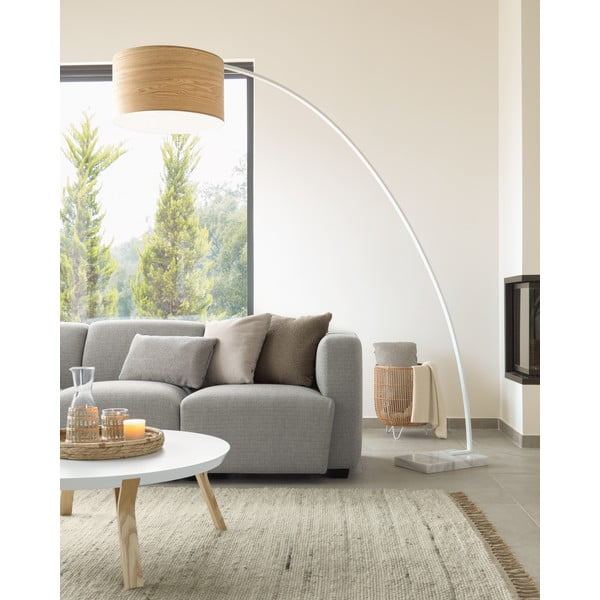 Pastatomas šviestuvas baltos spalvos/natūralios spalvos (aukštis 210 cm) su mediniu gaubtu Juhe Ash – Kave Home-image-1