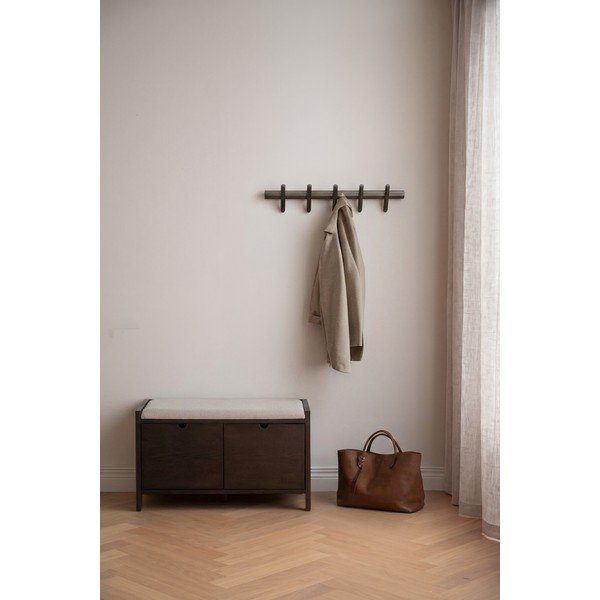 Tamsios natūralios spalvos iš ąžuolo masyvo spintelė batams su suoliuku 80x47x41 cm Hillmond – Rowico-image-1