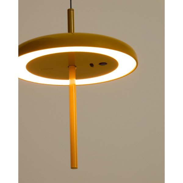 Geltonos spalvos kabantis šviestuvas LED su pritemdymo funkcija ø 16 cm su metaliniu gaubtu Porte – Kave Home-image-1
