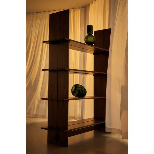 Tamsios natūralios spalvos iš pušies masyvo pastatoma lentyna 140x180x40 cm Tottori – Jotex-image-3