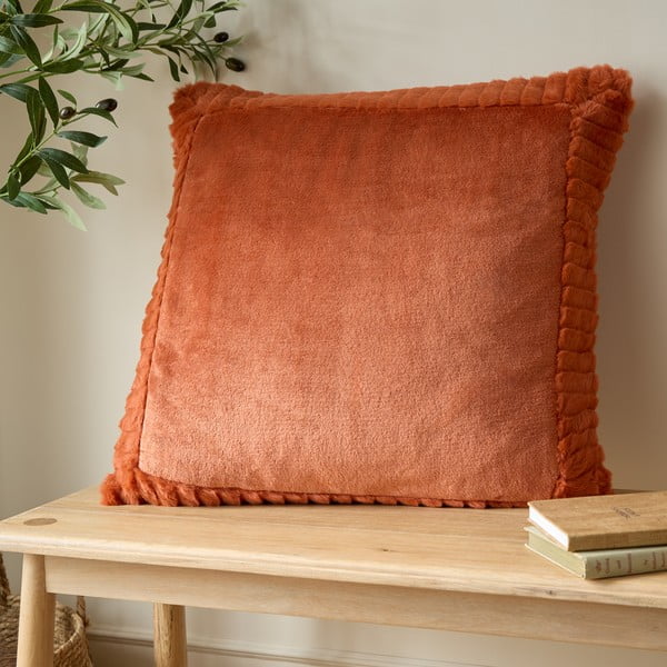 Iš mikropliušo dekoratyvinė pagalvėlė 55x55 cm Velvet and Faux Fur – Catherine Lansfield-image-1