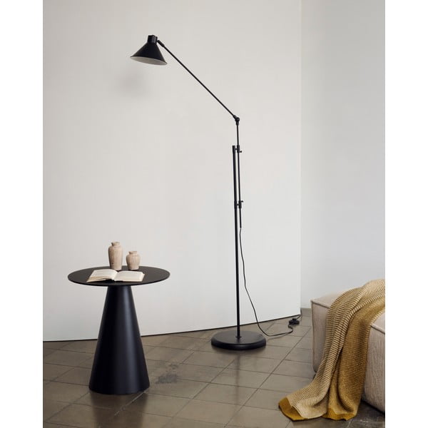 Juodos spalvos pastatomas šviestuvas (aukštis 220 cm) su metaliniu gaubtu Dione – Kave Home-image-2