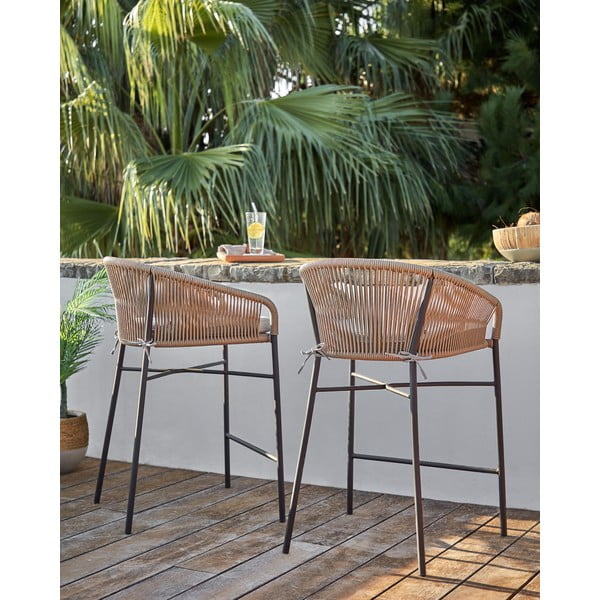 Smėlio spalvos metalinė/paminkštinto audinio sodo baro taburetė Yanet – Kave Home-image-2