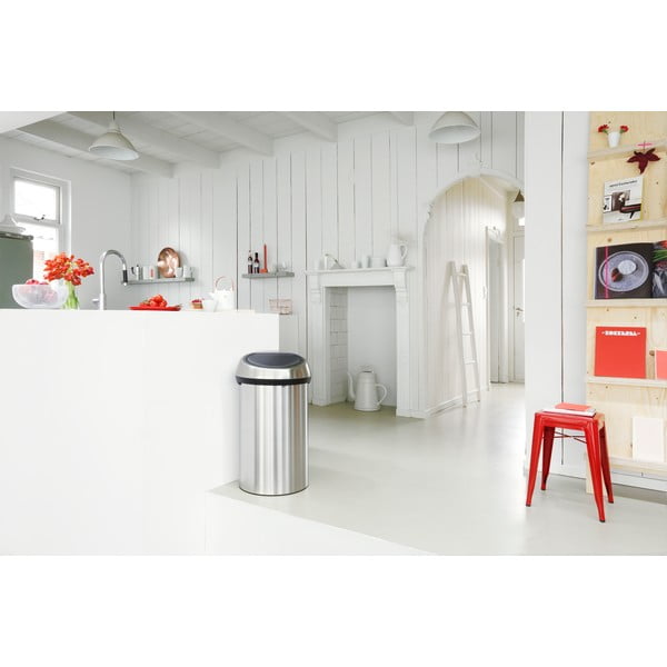 Iš plieno galima atidaryti palietus šiukšliadėžė matinės sidabrinės spalvos 60 l Touch Bin – Brabantia-image-1