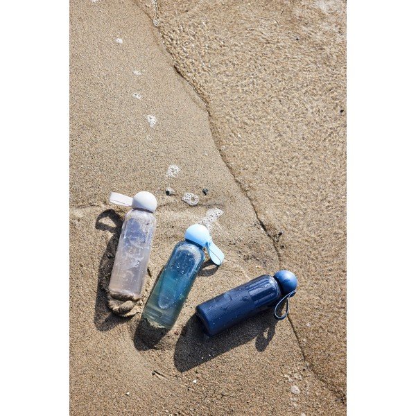 Šviesiai mėlynos spalvos iš perdirbto plastiko butelis Kelioninis buteliukas 600 ml Ture – Sagaform-image-1
