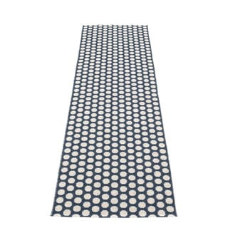 Tamsiai mėlynos spalvos lauko kilimas 70x250 cm Noa Dark Blue – Pappelina