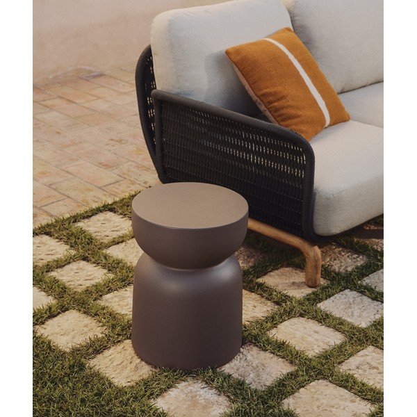 Iš betono apvalios formos sodo šoninis staliukas ø 32 cm Garbet – Kave Home-image-1