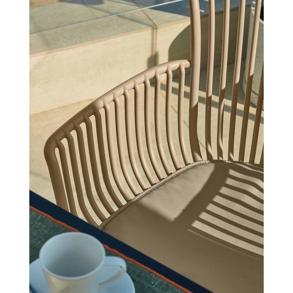 Smėlio spalvos metalinė/plastikinė sodo kėdė Surpika – Kave Home-image-3