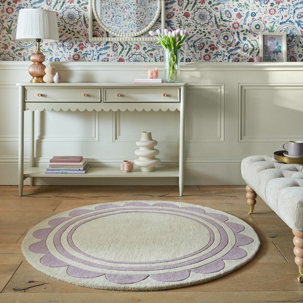 Rankų darbo iš vilnos apvalios formos kilimas violetinės spalvos/natūralios spalvos ø 120 cm Lois Scallop – Flair Rugs-image-1