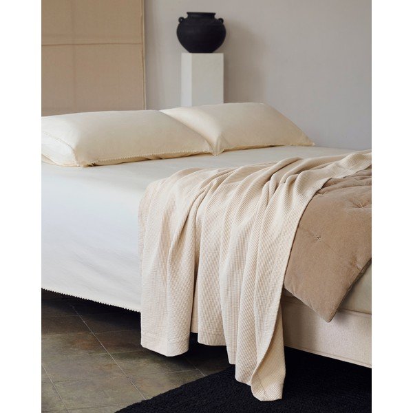 Smėlio spalvos dvigulė lova audiniu dengta 150x190 cm Ofelia – Kave Home-image-2