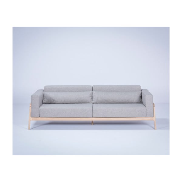 Šviesiai pilka sofa su ąžuolo konstrukcija Gazzda Fawn, 240 cm