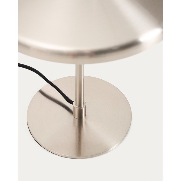 Sidabrinės spalvos stalinis šviestuvas (aukštis 32,5 cm) su metaliniu gaubtu Nuvira – Kave Home-image-4