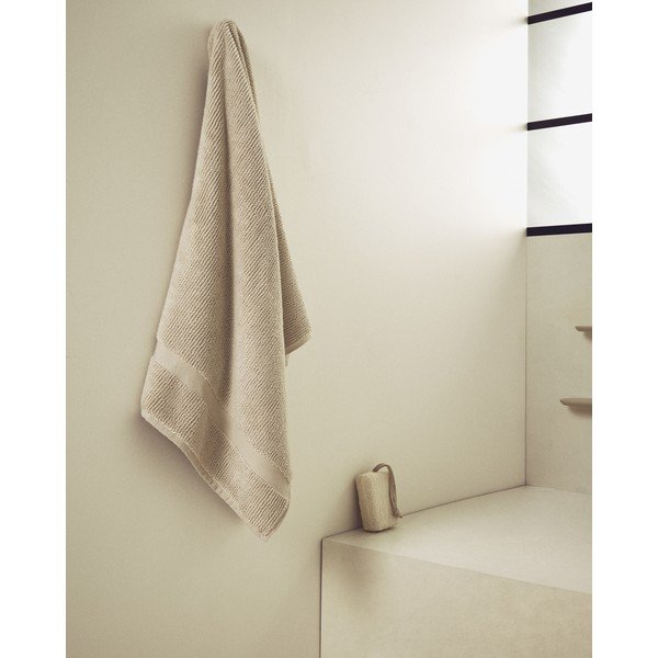 Smėlio spalvos iš frote audinio iš medvilnės vonios rankšluostis 70x140 cm Olvira – Kave Home-image-2