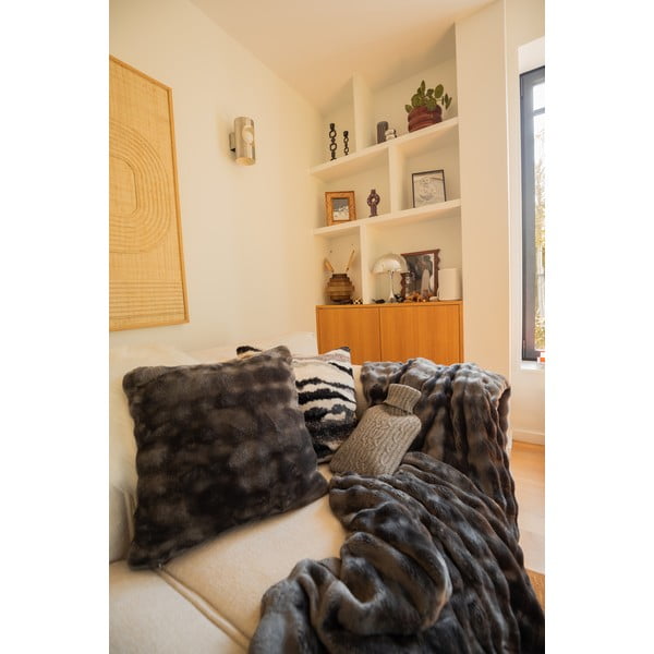 Iš mikropliušo dekoratyvinė pagalvėlė 45x45 cm Wave – Tiseco Home Studio-image-3