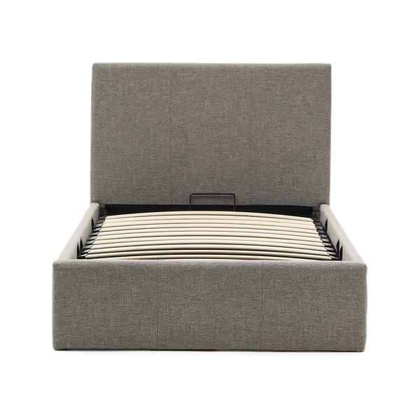 Pilkos spalvos viengulė lova audiniu dengta su sandėliavimo vieta su lovos grotelėmis 90x200 cm Nahiri – Kave Home