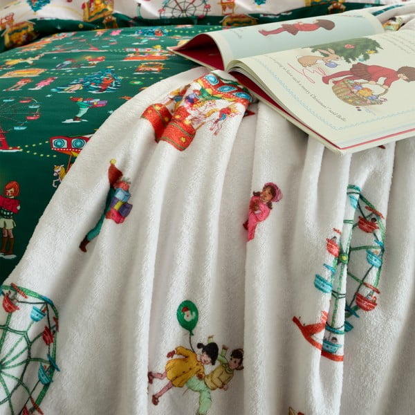 Baltos spalvos iš mikropliušo vaikiškas pledas 150x200 cm Christmas Fairground – Belle & Boo-image-2