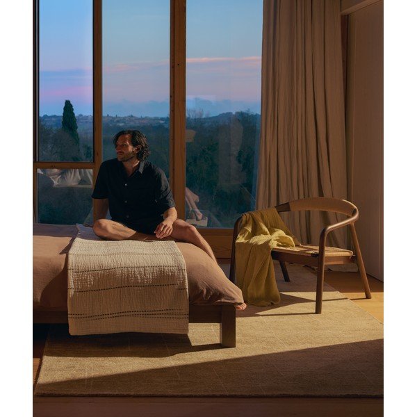 Tamsios natūralios spalvos medinis/be apmušalų krėslas Derile – Kave Home-image-3